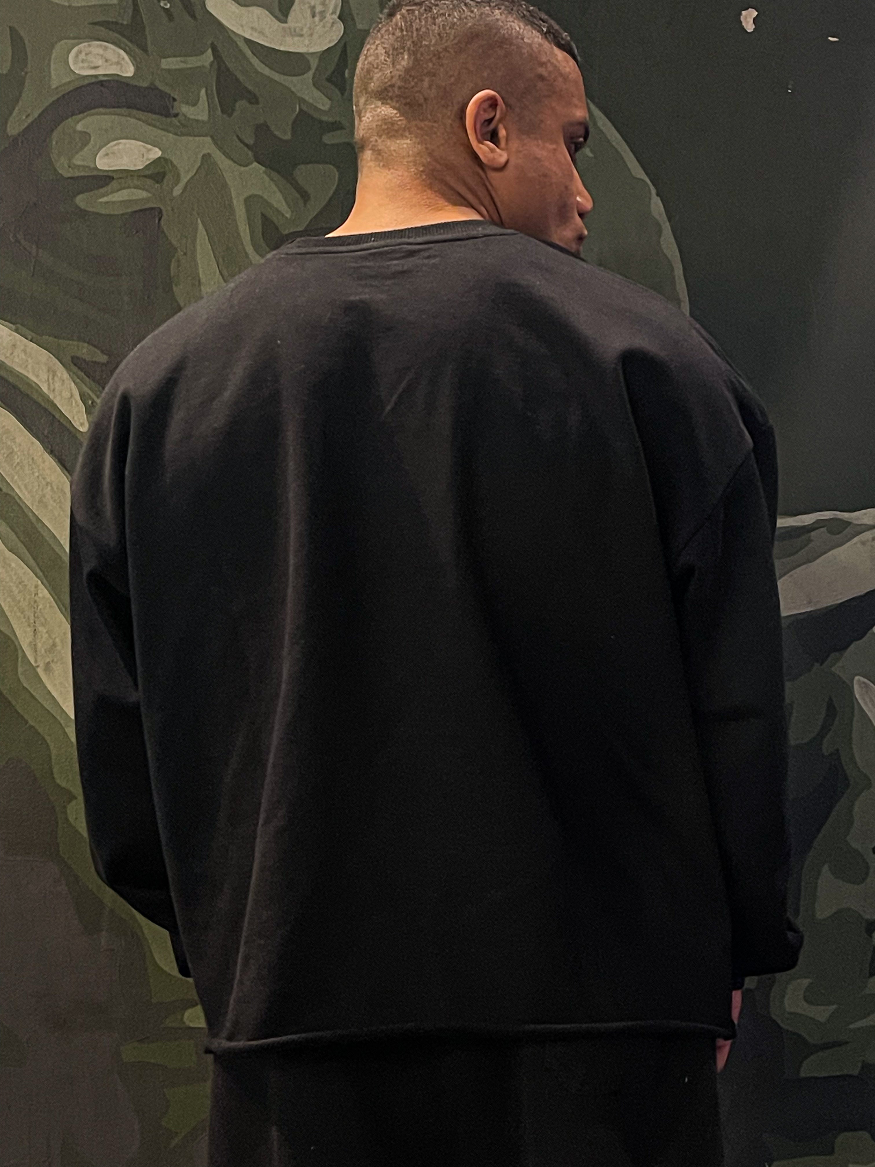 Crew-Neck Box-fit long sleeve shirt